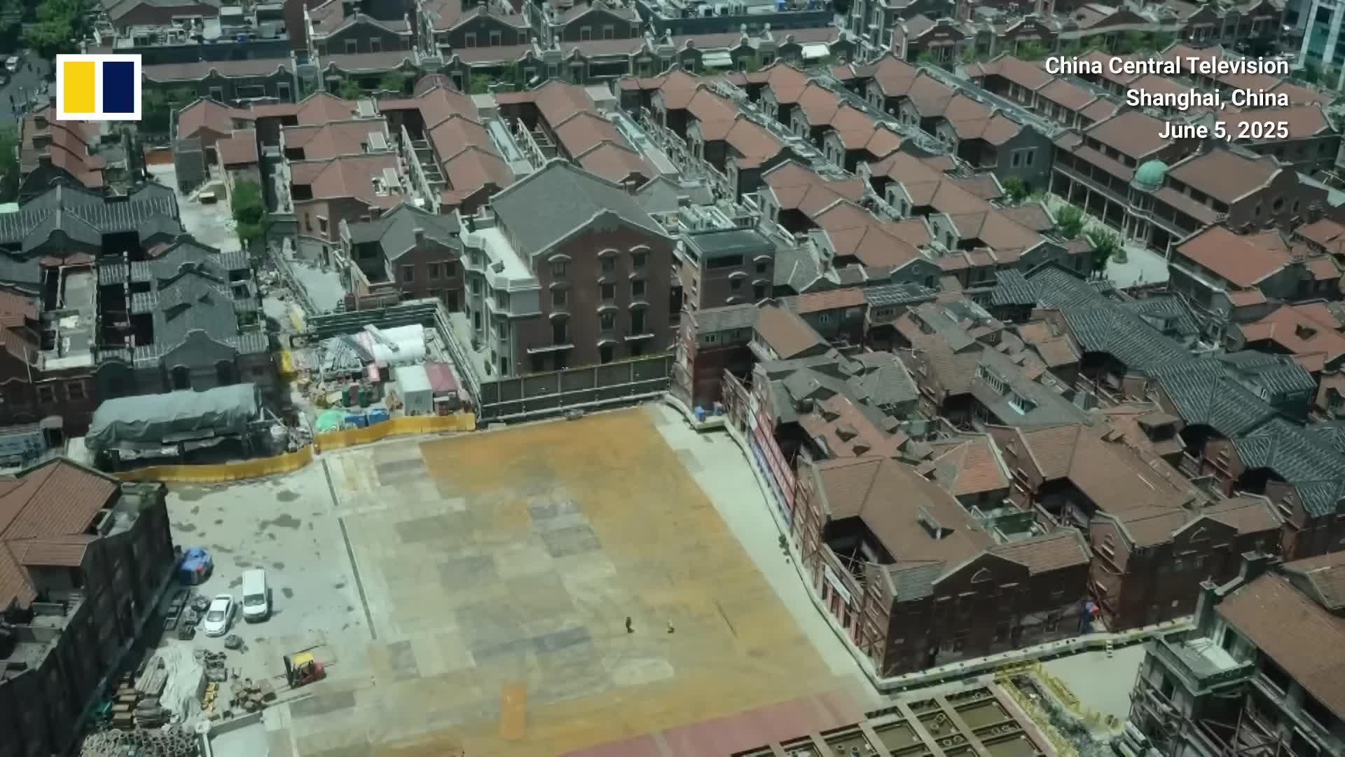 hundreds-of-robots-move-shanghai-city-block-1750127532.mp4