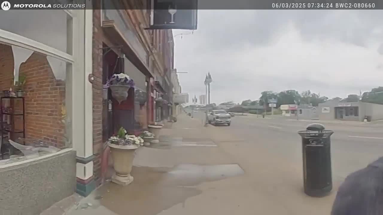 iowa-cops-rush-to-bloody-burglary-in-progress-that-turns-out-to-be-deer-trapped-in-salon-1749095789.mp4