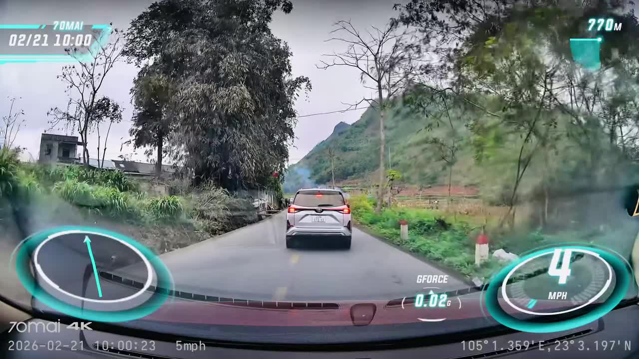 khoanh-khac-du-luon-roi-xuong-trung-o-to-nguon-nhan-vat-cung-cap-1771903279.mp4