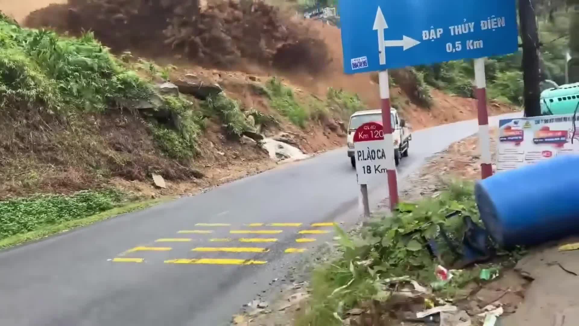 khoanh-khac-dung-tim-hang-tram-khoi-dat-da-do-ap-xuong-ngay-khi-o-to-vua-di-qua-1756284620.mp4