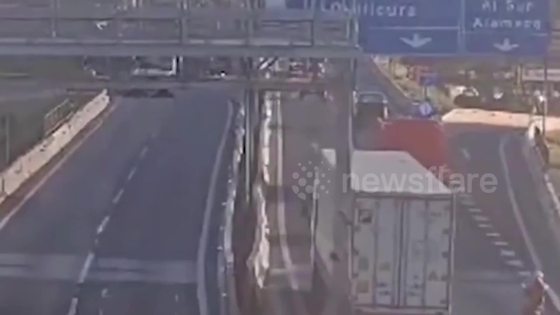 khoanh-khac-xe-tai-phat-no-4-nguoi-tu-vong-17-nguoi-bi-thuong-1771834246.mp4