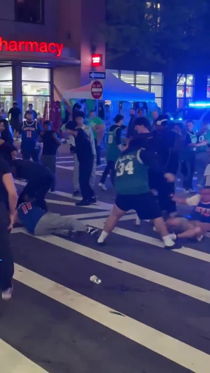 knicks-fans-being-attacked-in-the-street-1746761312.mp4