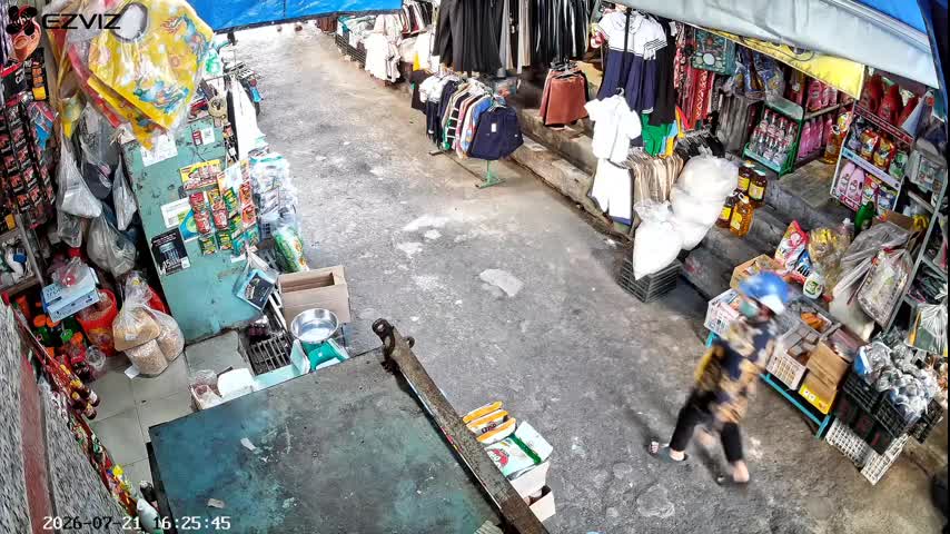 me-mat-da-2-nam-khach-hang-van-tim-den-tra-mon-no-cu-khien-con-gai-nghen-ngao-1784802828.mp4