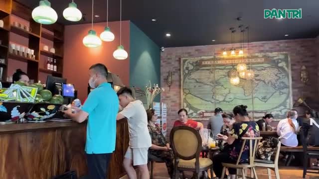 me-nan-nhan-bi-tong-tai-ra-hieu-danh-qua-muon-de-noi-xin-loi-video-hong-anh-huy-hoang-cam-tien-1758327484.mp4
