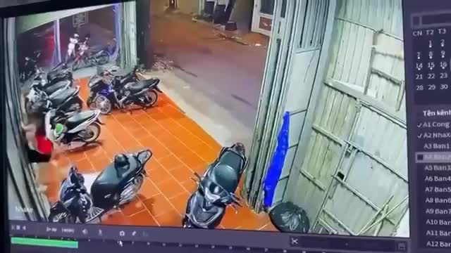 nguoi-dan-ong-danh-ban-gai-da-man-truoc-quan-bi-a-nan-nhan-khong-ra-trinh-bao-da-xin-nghi-viec-1758609699.mp4