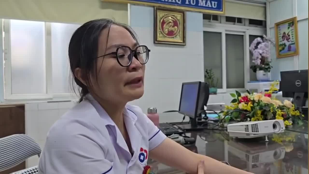 nhan-chung-ke-lai-vu-doi-tuong-cam-dao-tan-cong-nhieu-nguoi-o-benh-vien-san-nhi-nghe-an-bao-dien-tu-tien-phong-1761274259.mp4