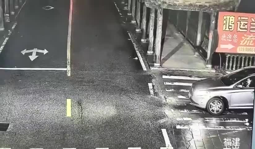 nu-tai-xe-cung-4-nguoi-khac-tu-vong-khi-o-to-lao-xuong-song-trong-dem-video-convertercom-1775690716.mp4