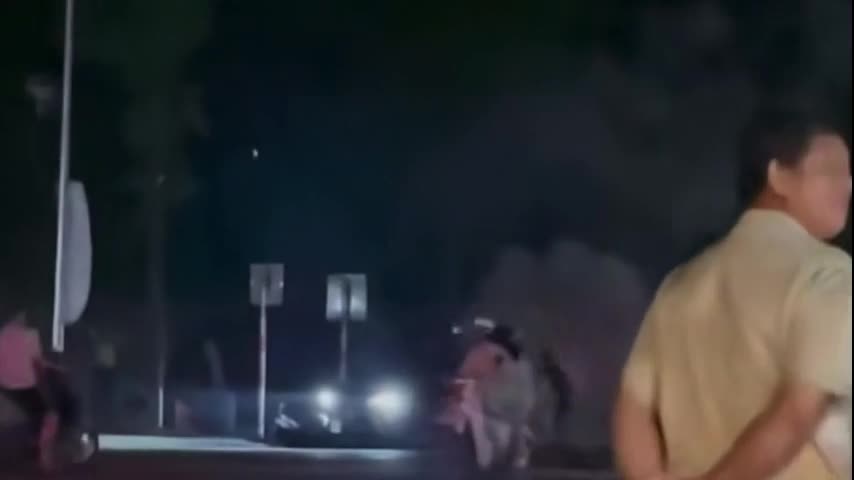 o-to-tong-xe-may-o-ha-noi-it-phut-sau-lua-bung-len-bat-thuong-trong-khoang-lai-1747281142.mp4