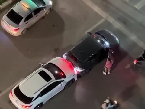 oto-tong-loat-xe-dang-cho-den-do-tren-pho-o-ha-noi-1774651473.mp4