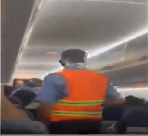 passengers-on-a-flight-from-tegucigalpa-1739325297.mp4