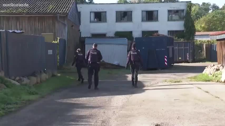 phat-hien-thi-the-be-trai-8-tuoi-ben-bo-ao-1762003351.mp4