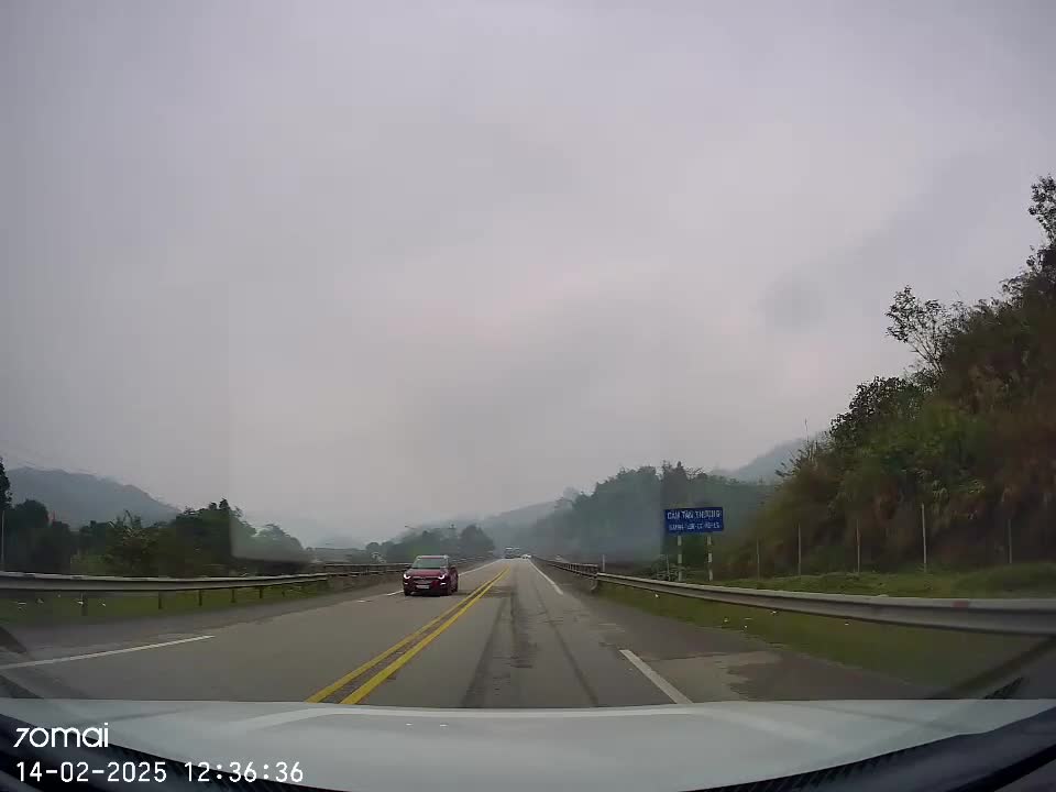 phat-tai-xe-quay-dau-tren-cao-toc-35-trieu-1770603931.mp4