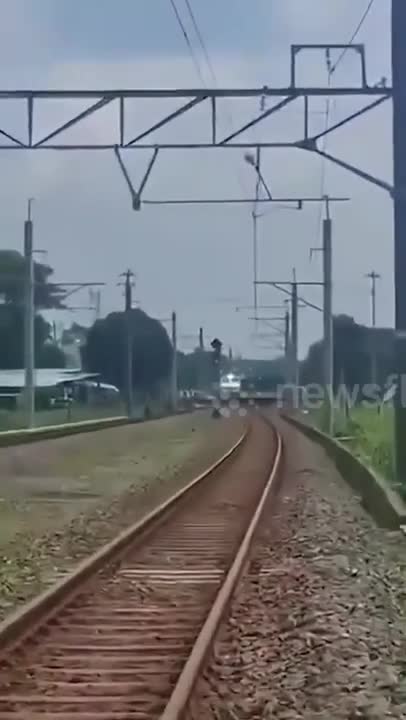 tau-hoa-dam-trung-loat-o-to-va-xe-may-3-nguoi-tu-vong-1762413988.mp4