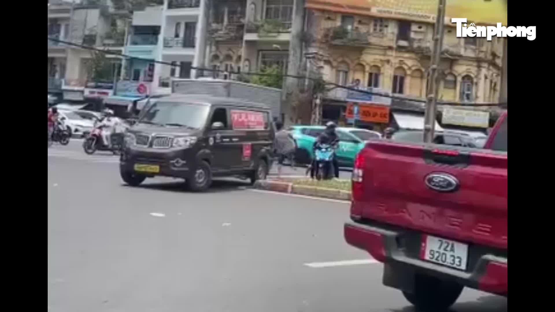 thong-tin-moi-vu-hai-tai-xe-danh-nhau-giua-duong-bao-dien-tu-tien-phong-1774339374.mp4