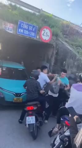 truy-tim-nam-thanh-nien-di-xe-may-lien-quan-vu-au-da-duoi-ham-chui-o-bac-ninh-1790927953.mp4