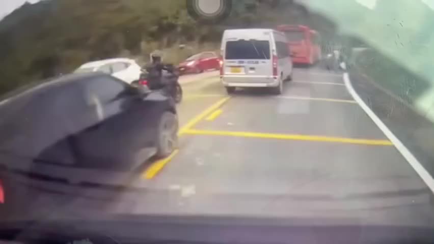 video-sat-lo-dat-da-nghiem-trong-tren-quoc-lo-3-nguoi-nghi-bi-vui-lap-1765734177.mp4