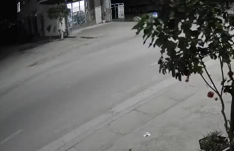 vu-2-xe-mo-to-va-cham-4-nguoi-thuong-vong-o-hai-duong-camera-ghi-lai-gi-1743374373.mp4