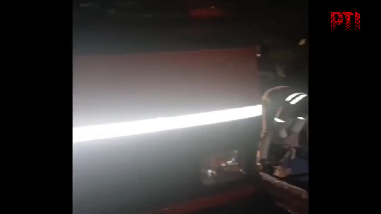 vua-xuong-xe-buyt-6-nguoi-bi-container-tong-tu-vong-3-nguoi-bi-thuong-1770861023.mp4