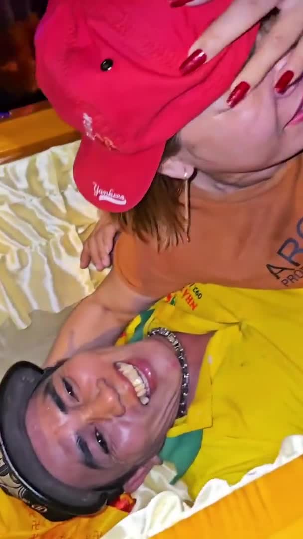 xac-minh-vu-nhom-nguoi-khieng-quan-tai-co-nguoi-song-dieu-pho-gay-xon-xao-1780751825.mp4