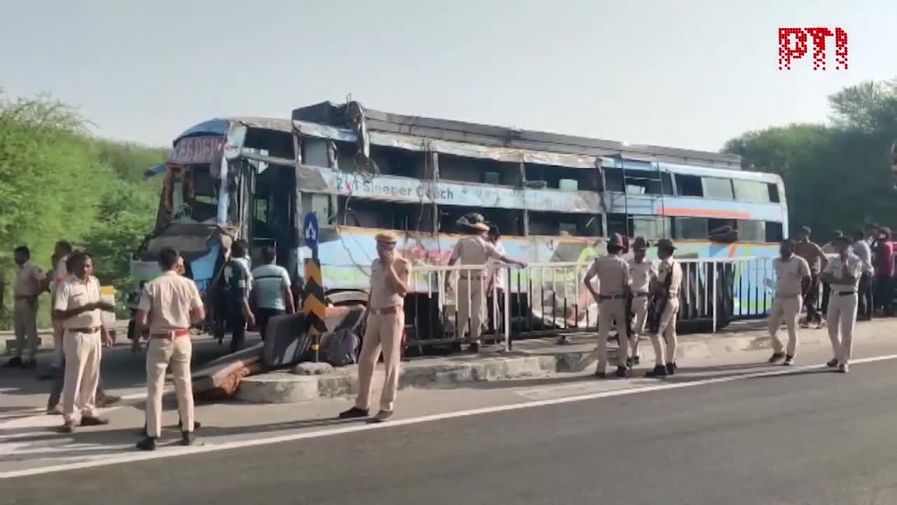 xe-buyt-bi-lat-do-tai-xe-ngu-gat-20-nguoi-thuong-vong-tai-an-do-1748240006.mp4