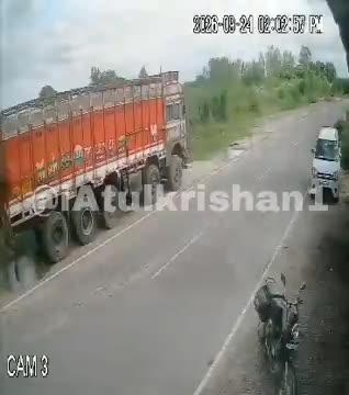 xe-dau-keo-dam-truc-dien-xe-tai-2-tai-xe-tu-vong-tai-cho-1790314766.mp4
