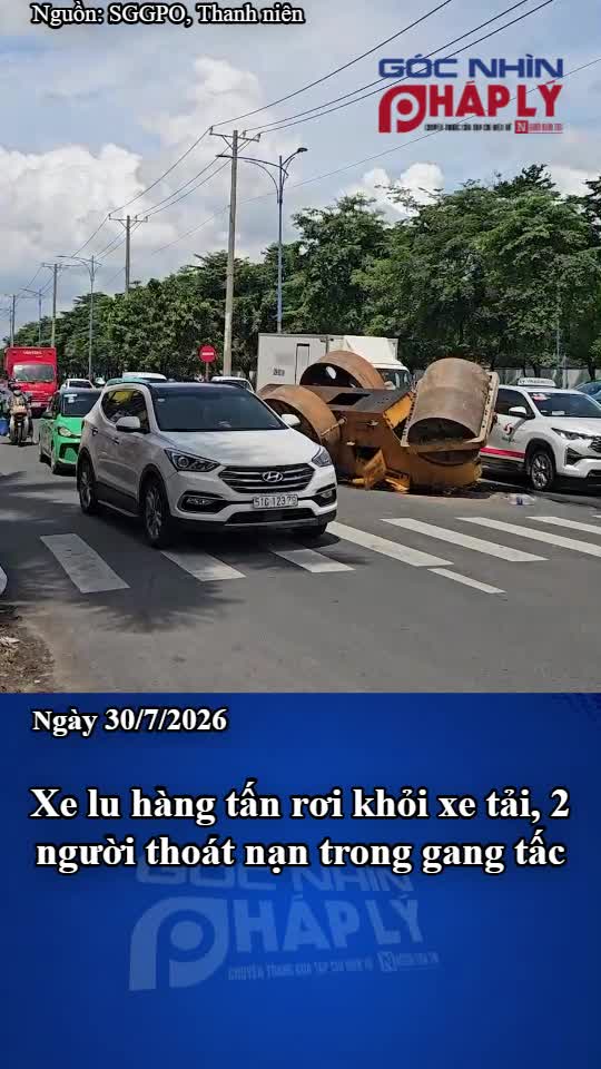 xe-lu-hang-tan-roi-khoi-xe-tai-2-nguoi-thoat-nan-trong-gang-tac-2-1785419667.mp4