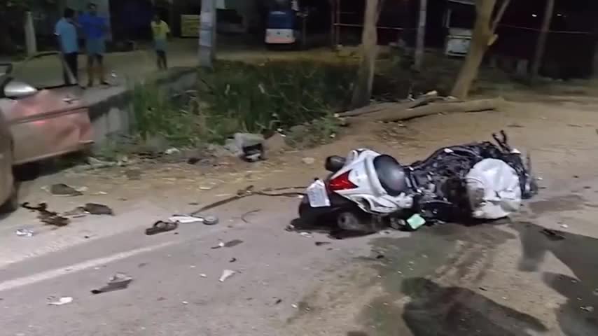 xe-may-chay-140km-h-dam-o-to-bien-dang-5-nguoi-tu-vong-1778577518.mp4