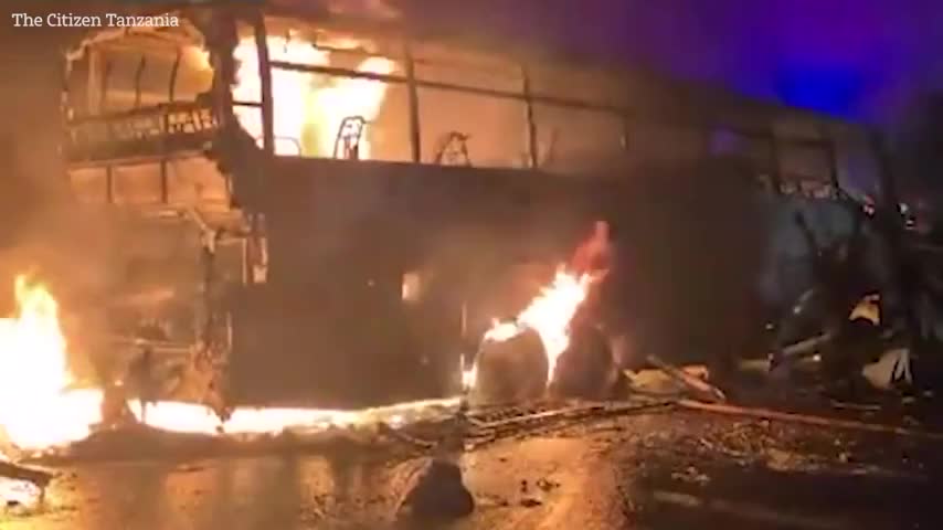 xe-tai-dam-truc-dien-xe-buyt-28-nguoi-tu-vong-2-1791709736.mp4