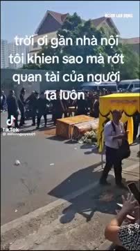 xon-xao-clip-dao-ti-o-tphcm-lam-roi-quan-tai-trong-luc-dua-tang-1774429996.mp4