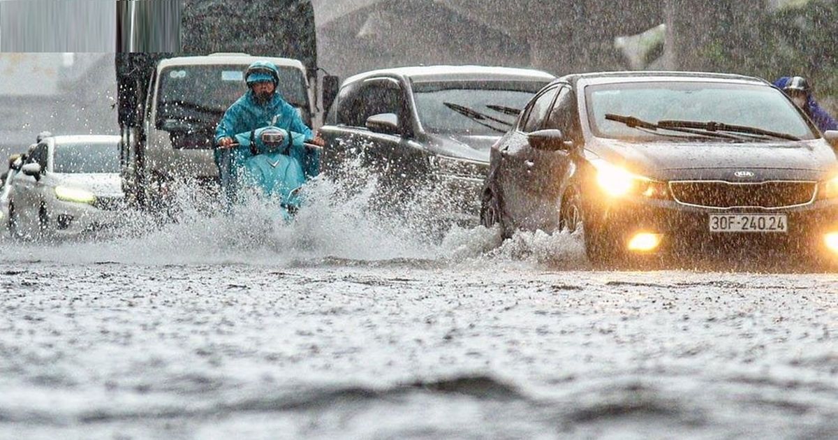 Mưa lớn bao trùm miền Bắc, miền Trung: Khi nào trời mới tạnh?