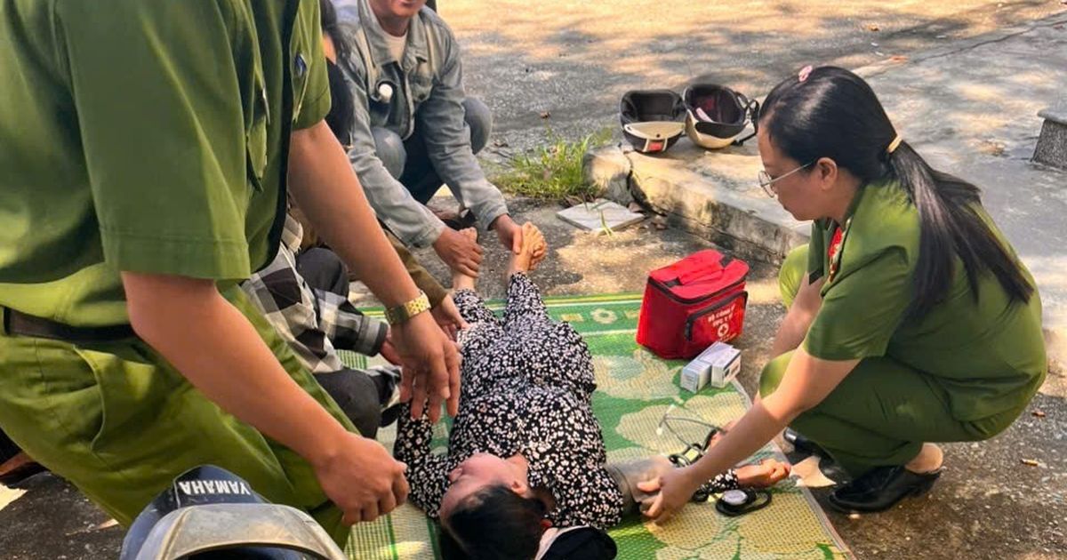 Người phụ nữ bất ngờ ngất xỉu khi thăm con đang bị tạm giam