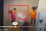 Khoảnh khắc hãi hùng khi người đàn ông châm lửa đốt xe máy tại cây xăng