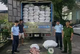 Kinh hoàng phát hiện hơn 12 tấn chân lợn đông lạnh bốc mùi hôi thối: Chủ kho hàng khai gì?