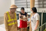 CSGT Hà Nội "mở đường sống" cho bé 7 tháng tuổi bị khó thở do dị ứng