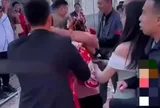 Đám cưới náo loạn vì hai người lạ đòi tiền, dọa mang xui xẻo cho cô dâu chú rể