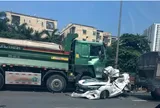 Ô tô bị "vò nát" sau va chạm giao thông: Tài xế đã thoát chết thần kỳ như thế nào?