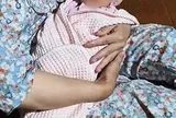 Phát hiện bé gái sơ sinh bị bỏ rơi kèm lời nhắn viết vội, đọc vừa thương vừa trách