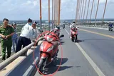 Phát hiện thi thể phụ nữ dưới mố cầu Rạch Miễu, nghi liên quan xe máy không người nhận bỏ lại trên cầu