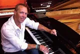 Cú ngã xuống bể bơi khiến người đàn ông không biết nhạc bỗng trở thành thiên tài piano