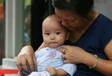Đón cháu về quê nghỉ hè, ông bà bất lực nhìn khoản tiền phòng thân "đội nón ra đi"