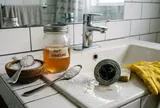 Mẹo thông cống, khử mùi siêu tiết kiệm từ muối và giấm nóng