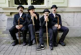 Hàng trăm “Charlie Chaplin” bất ngờ xuất hiện ở Thụy Sĩ: Chuyện gì đang xảy ra?