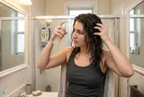 Sự thật về cách làm đẹp tóc bằng giấm trắng: "Thần dược" hay lời đồn?