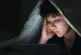 Thức khuya xem bóng đá, gan đang “kêu cứu” theo cách ít ai để ý