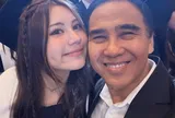 Quyền Linh nghẹn ngào trong lễ tốt nghiệp con gái út: Khoảnh khắc “tan chảy” mạng xã hội