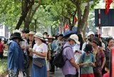 Từ 1/7, hàng triệu người được hưởng chính sách miễn phí kéo dài 1 năm ở Hà Nội