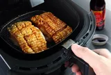 Bác sĩ chỉ ra 3 sai lầm nhiều người mắc khi dùng nồi chiên không dầu, âm thầm ảnh hưởng sức khỏe