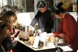 Không chỉ bán cà phê, hai người trẻ Việt mang cả văn hóa "ngồi vỉa hè" sang Mỹ và tạo nên cơn sốt