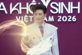 Dược Sĩ Tiến biến cuộc thi sắc đẹp thành “vũ trụ phép thuật”, khán giả tranh luận vì quá khác thường