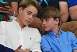Không cần nghi thức Hoàng gia, hoàng tử George và Louis chỉ làm một điều cũng đủ khiến dân mạng tan chảy